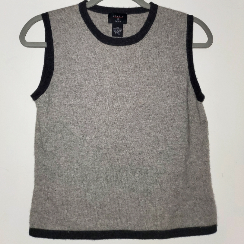 Studio G. Gray Cashmere Sleeveless Sweater / Sweater Vest.